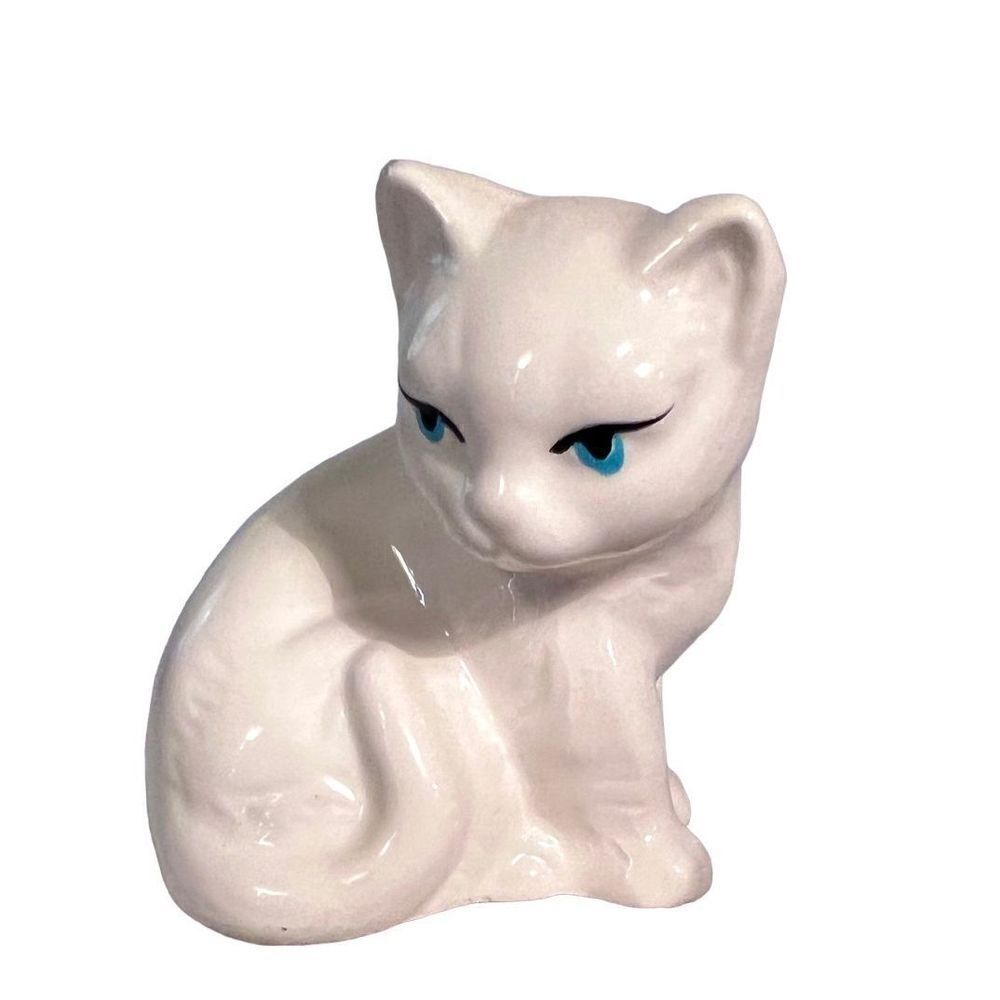 VTG Farrah International White Persian Cat Vintage Figurine Porcelain Blue Eyes